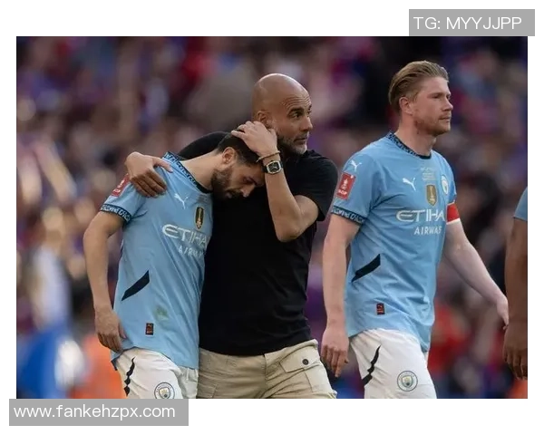 足球明星离场瞬间高清图片集锦展现他们的风采与情感